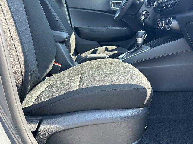 2025 Hyundai Venue SE photo 12