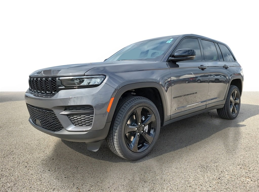 2023 Jeep Grand Cherokee Laredo Altitude photo 3