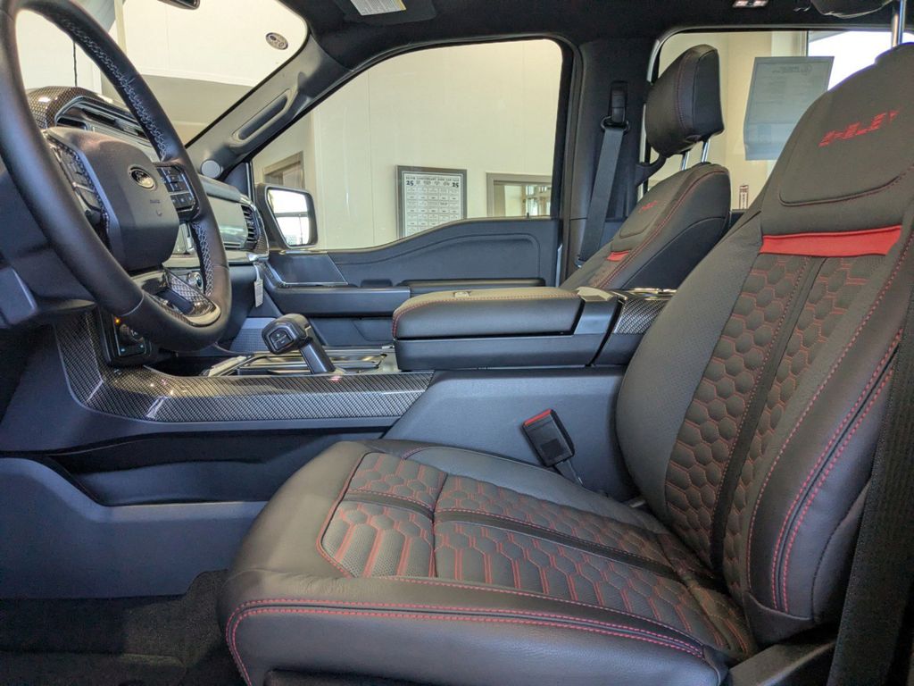 2025 Ford F-150 Lariat photo 12