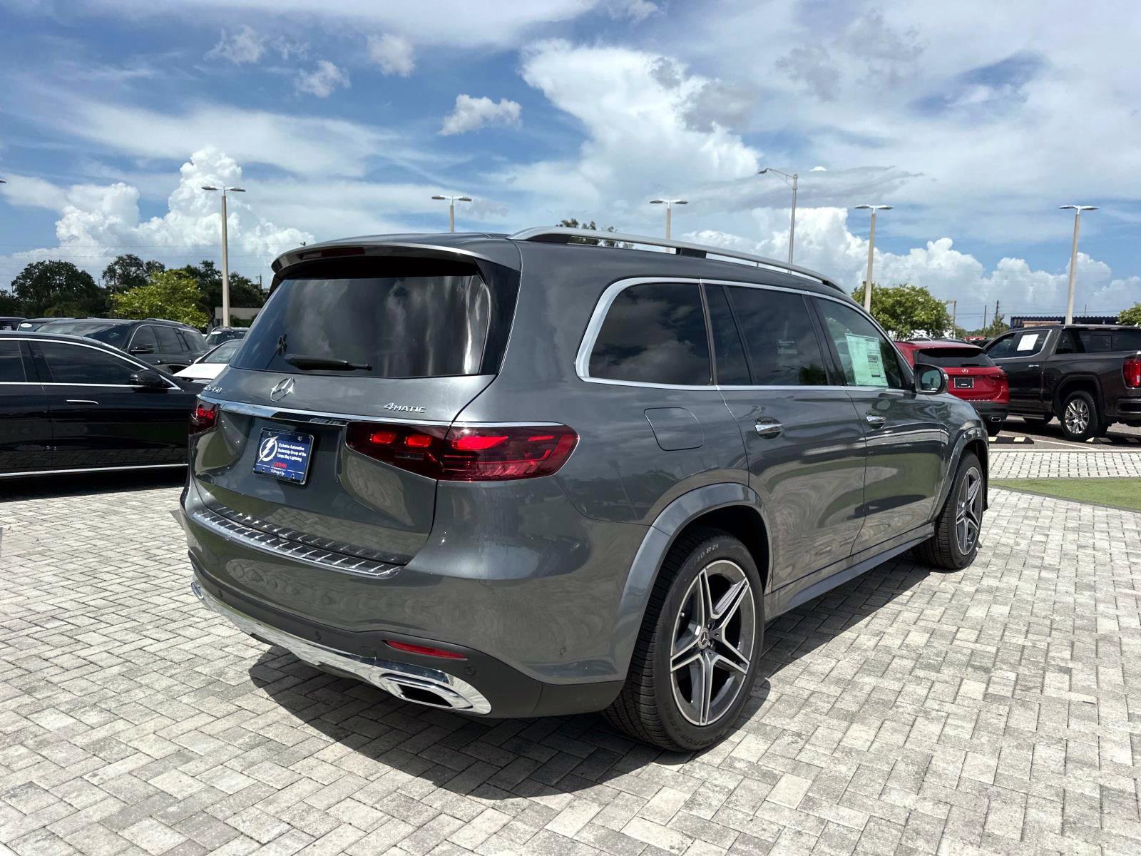 2025 Mercedes Benz GLS 450 4MATIC photo 2