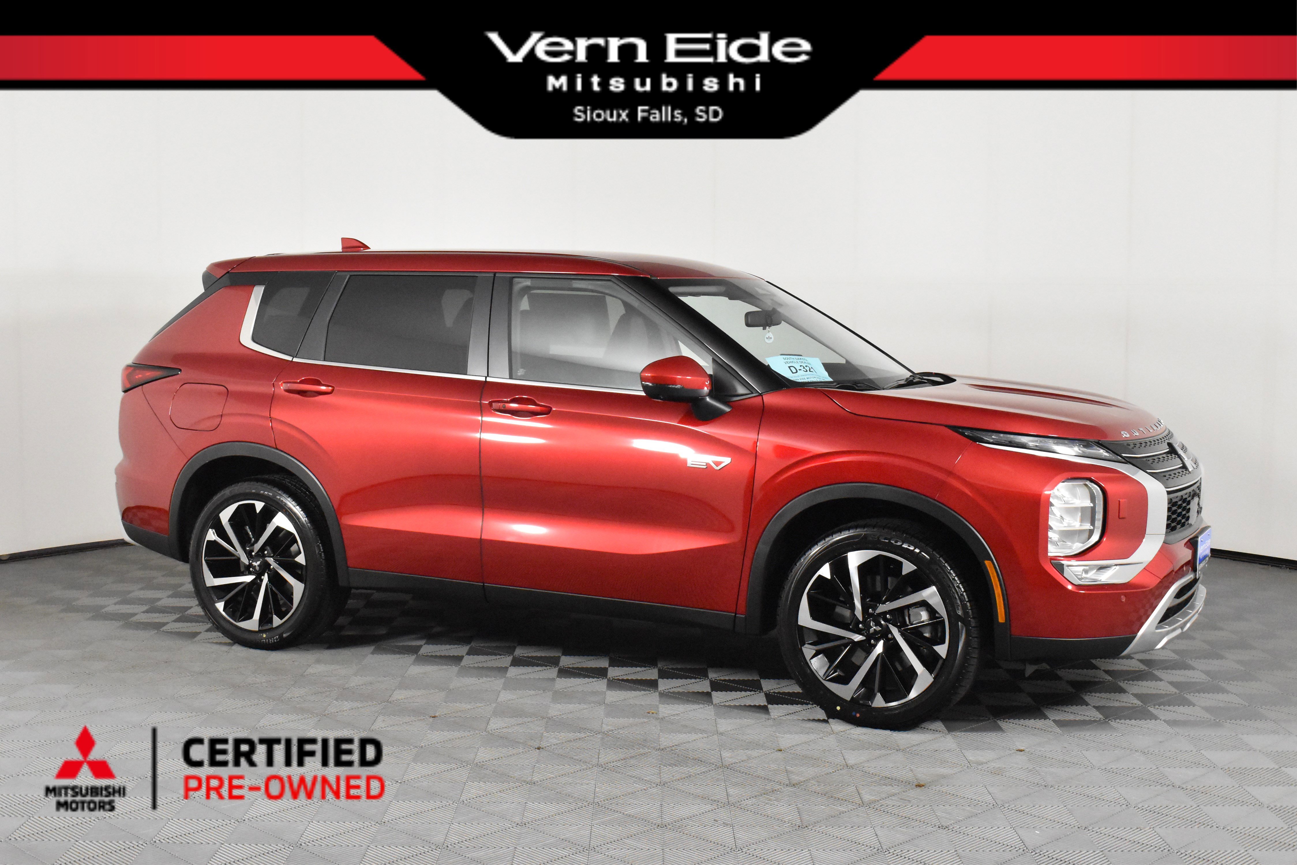 2025 Mitsubishi Outlander Plug-in Hybrid SE's photo