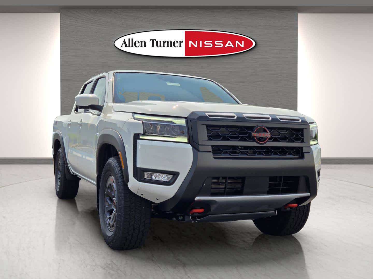 2025 Nissan Frontier Crew Cab PRO-4X photo 2