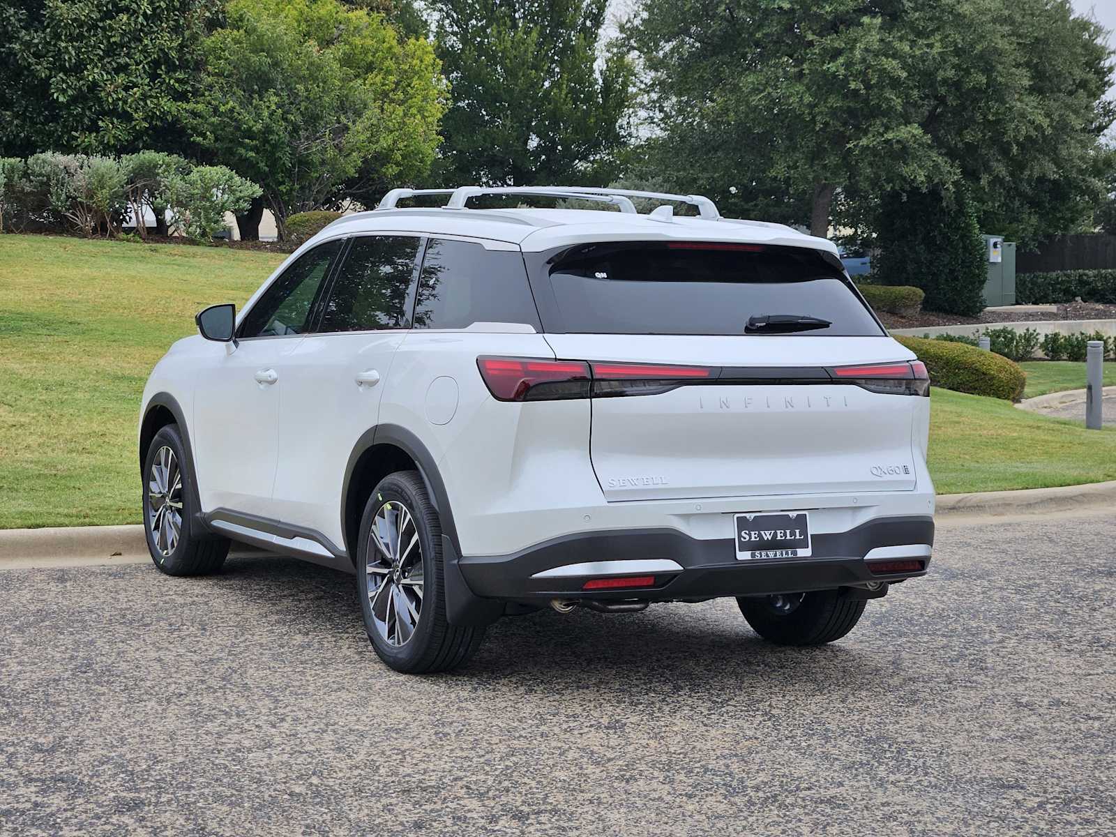 2026 Infiniti QX60 Luxe AWD photo 3