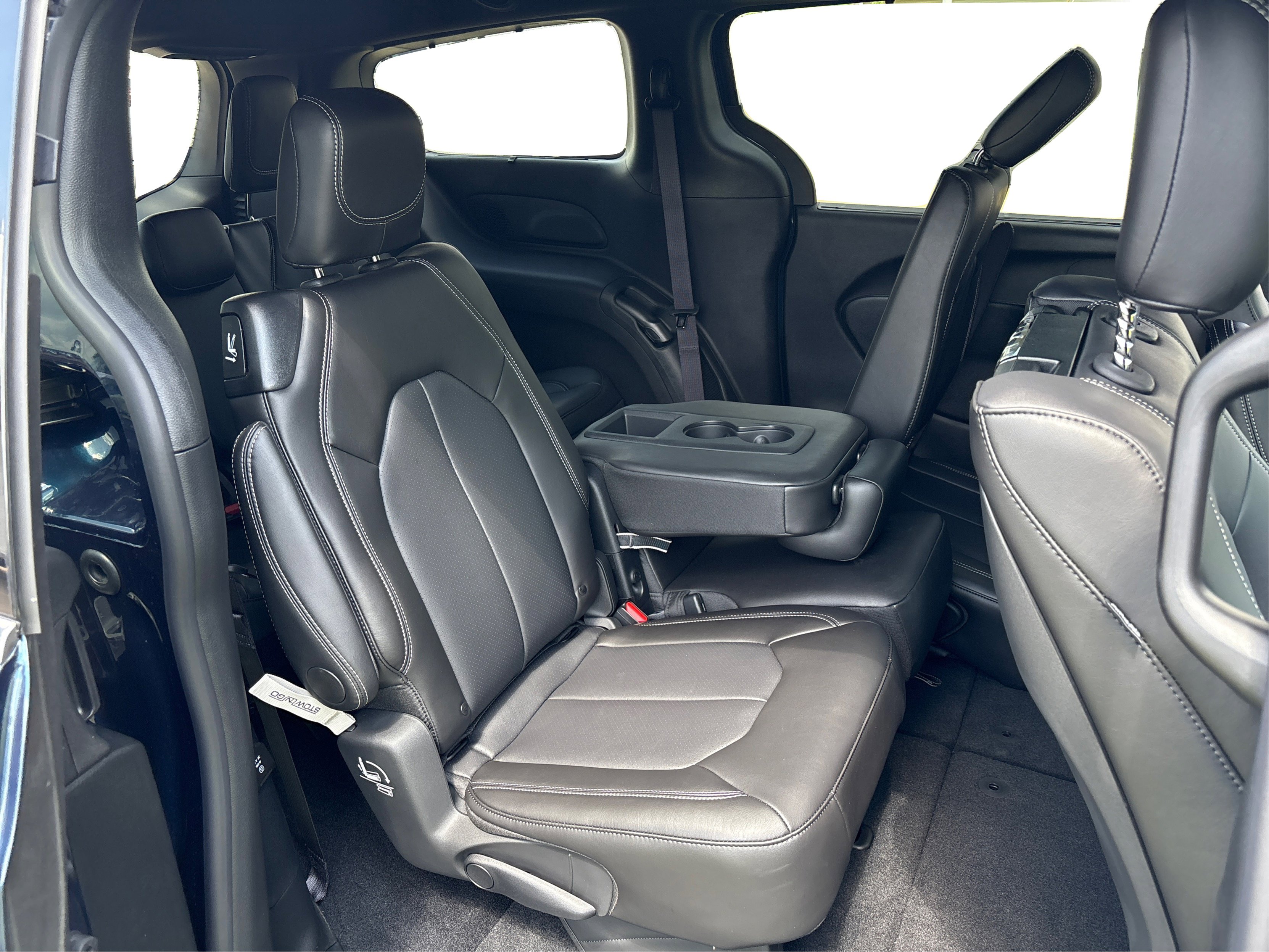 2025 Chrysler Pacifica photo 15