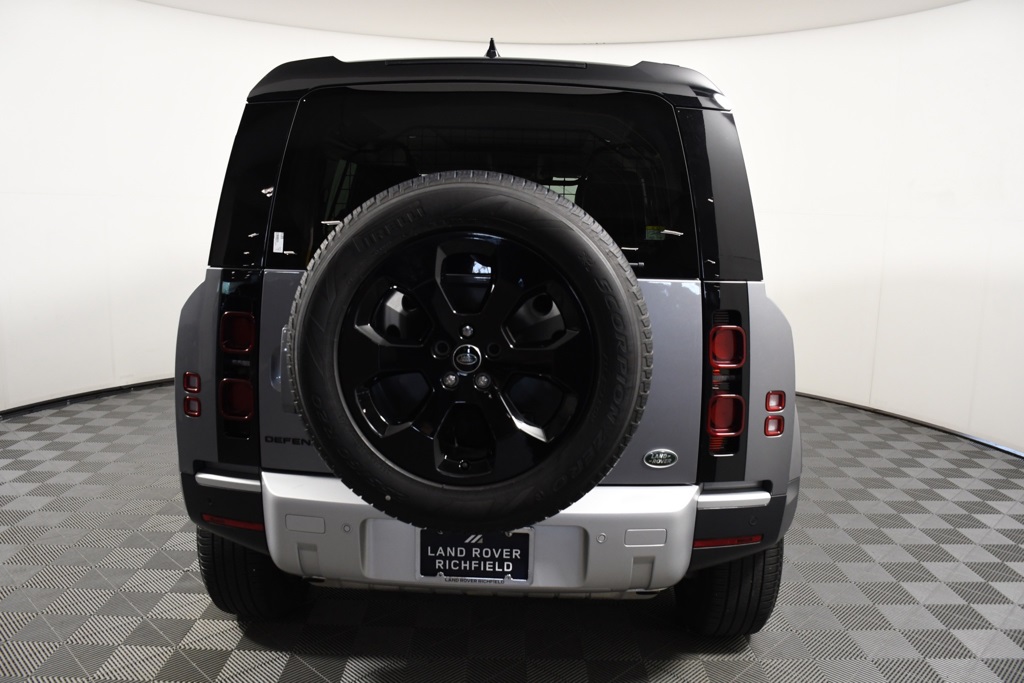 2023 Land Rover Defender 110 SE photo 5