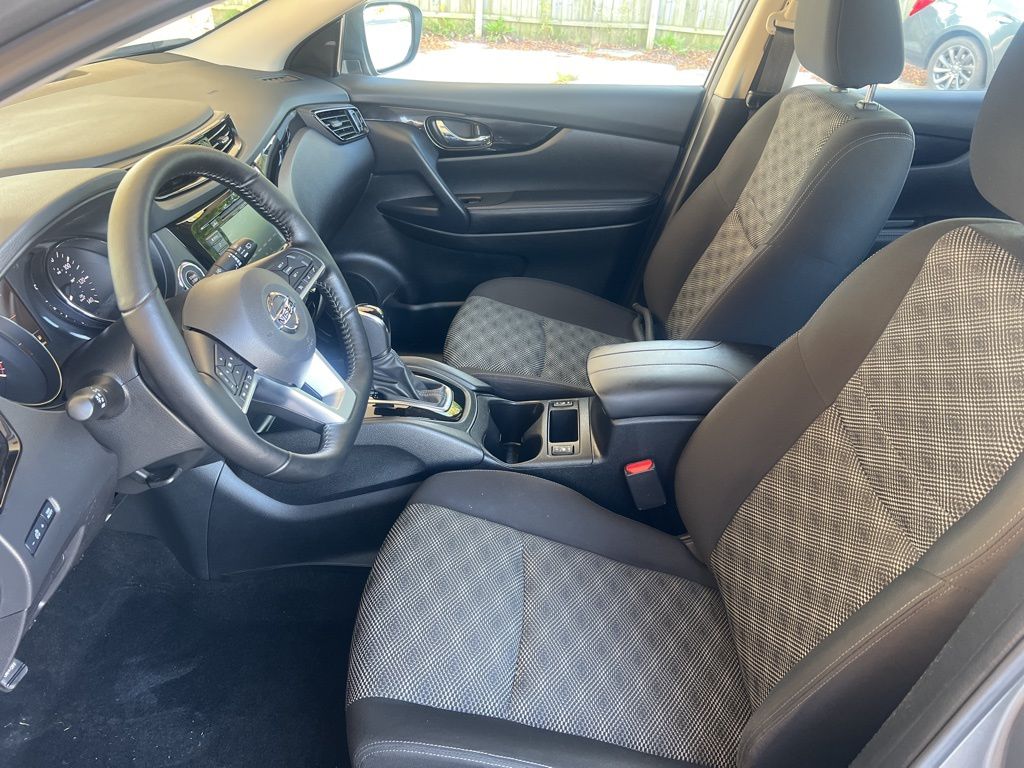 2022 Nissan Rogue Sport SV photo 4