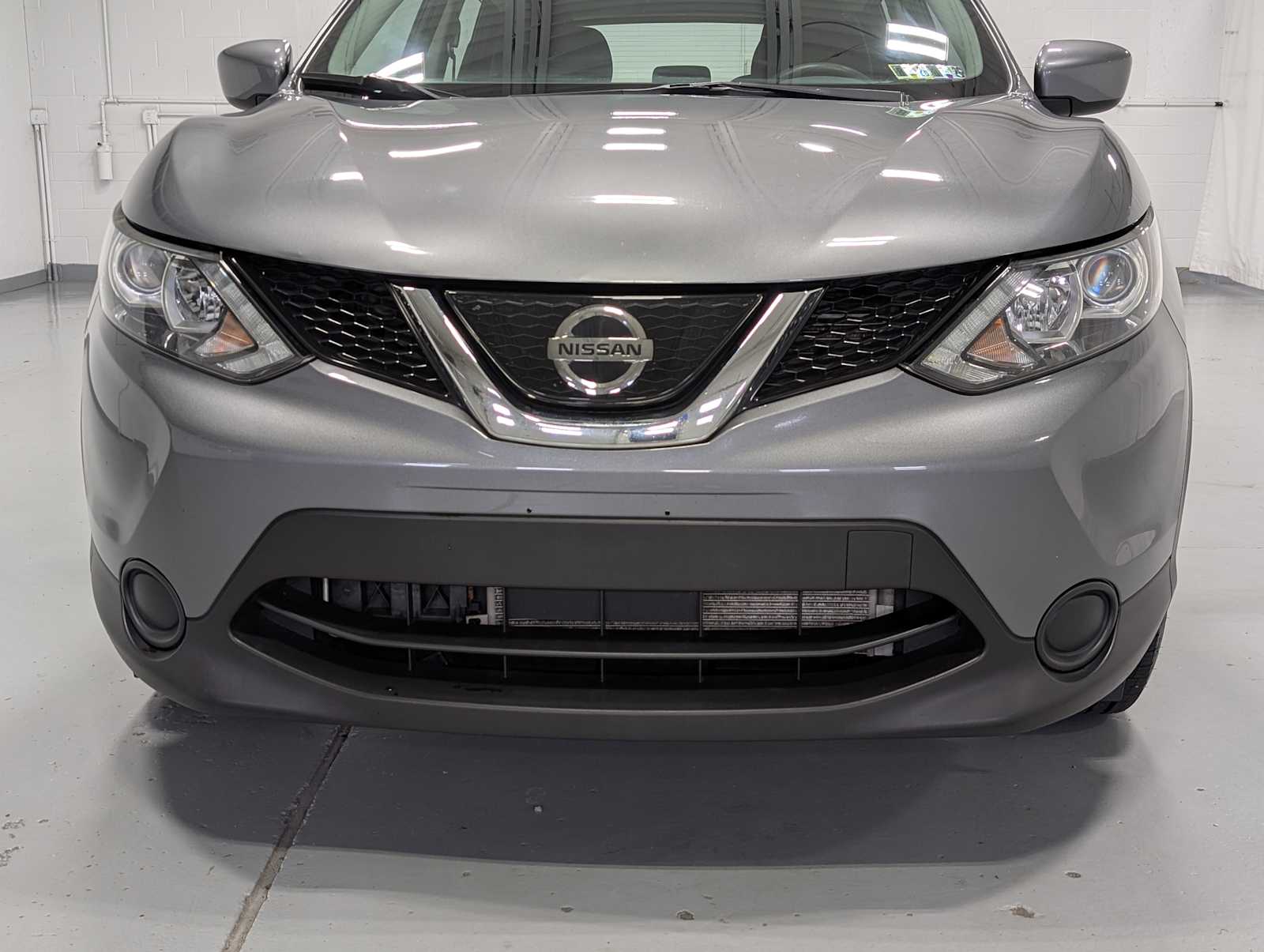 2018 Nissan Rogue Sport S photo 2
