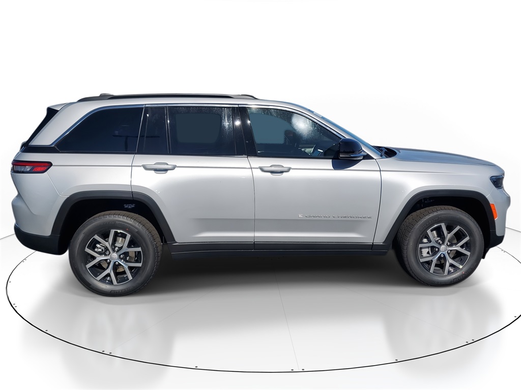 2025 Jeep Grand Cherokee Limited photo 4