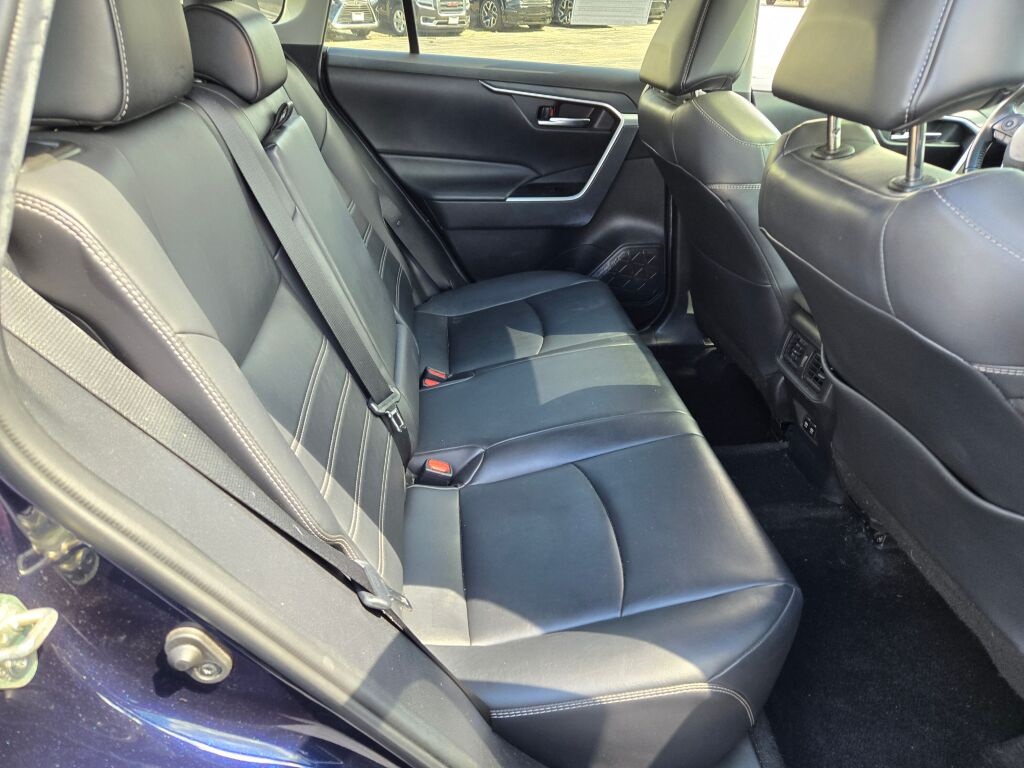2020 Toyota RAV4 XLE Premium photo 7