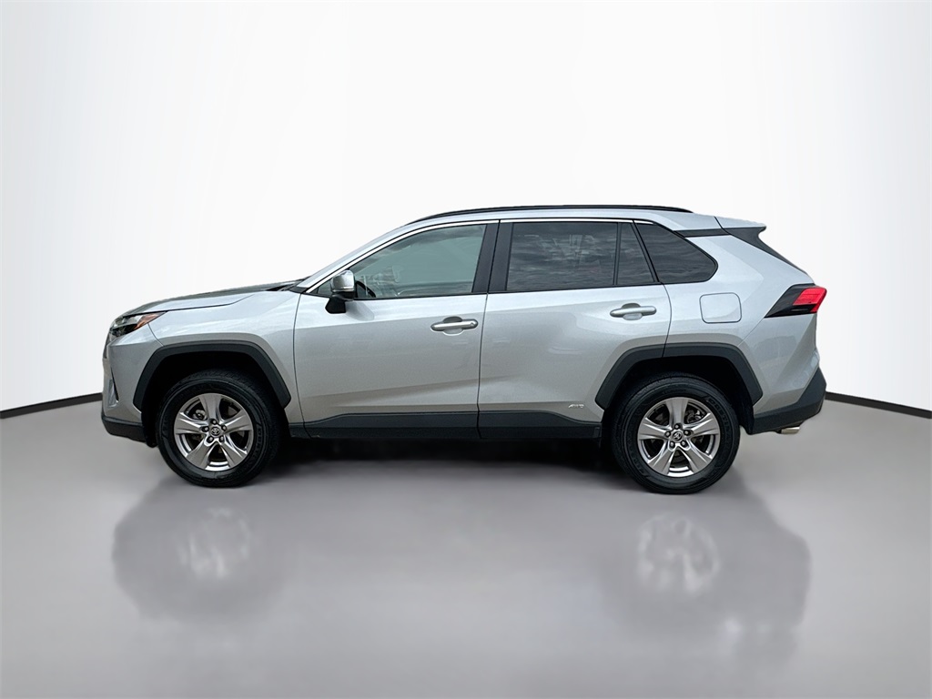 2025 Toyota RAV4 Hybrid XLE photo 6