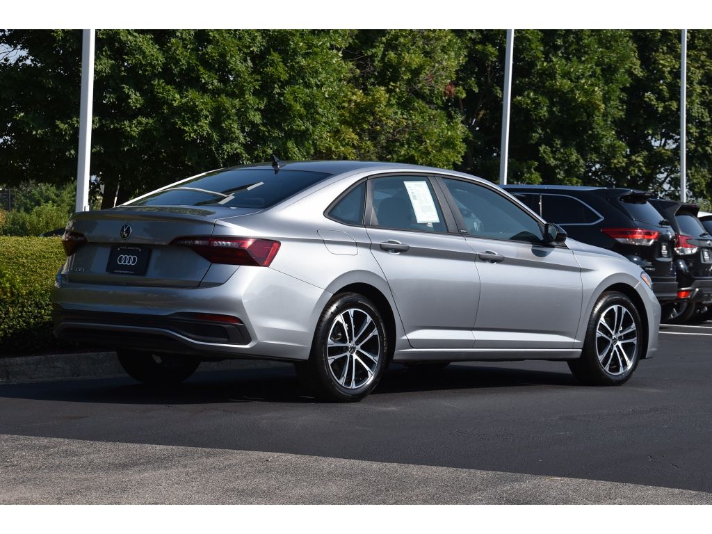 2024 Volkswagen Jetta Sport photo 2