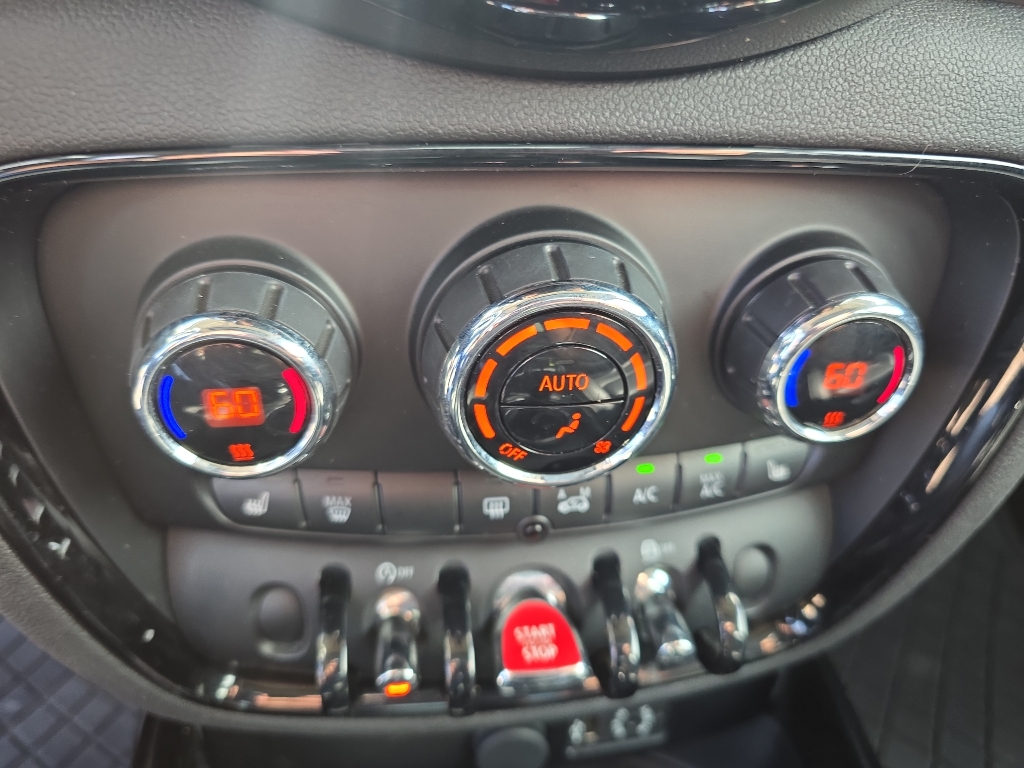 2017 Mini Clubman Base S ALL4 photo 18