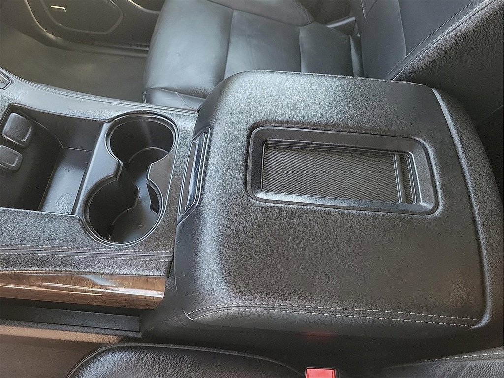 2019 Chevrolet Suburban LT photo 18