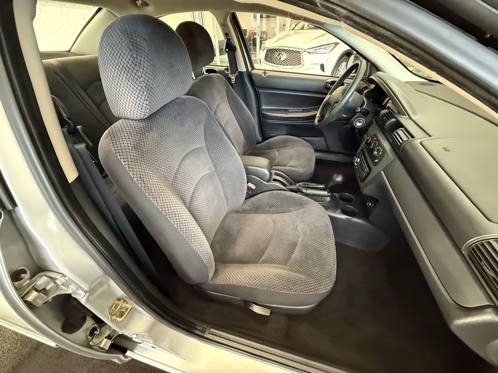 2005 Dodge Stratus SXT photo 4