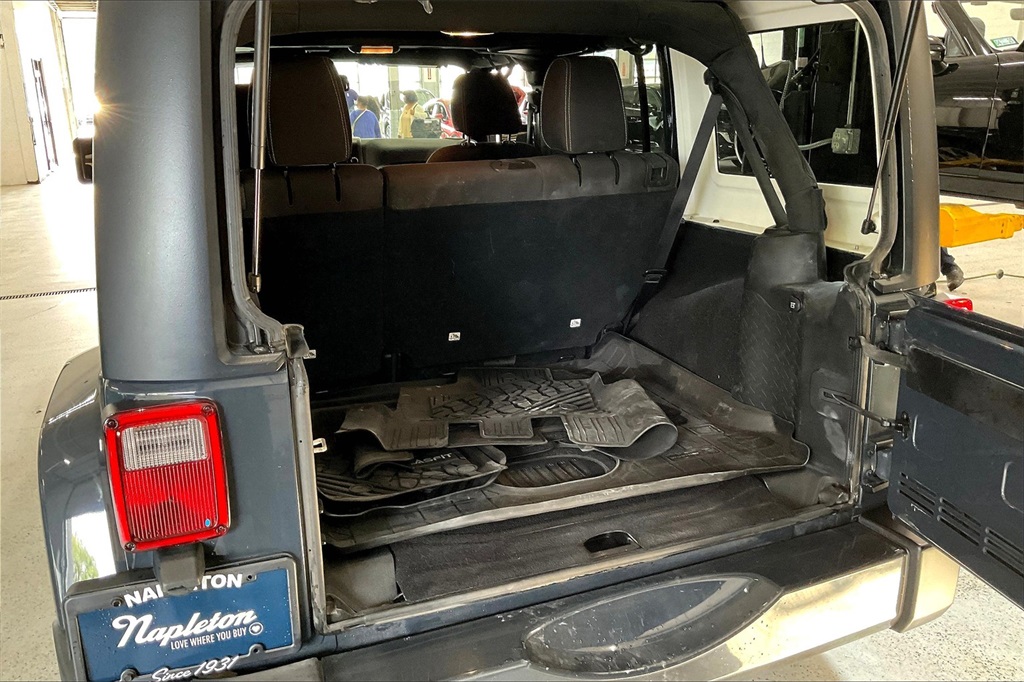 2016 Jeep Wrangler Unlimited Sahara photo 23