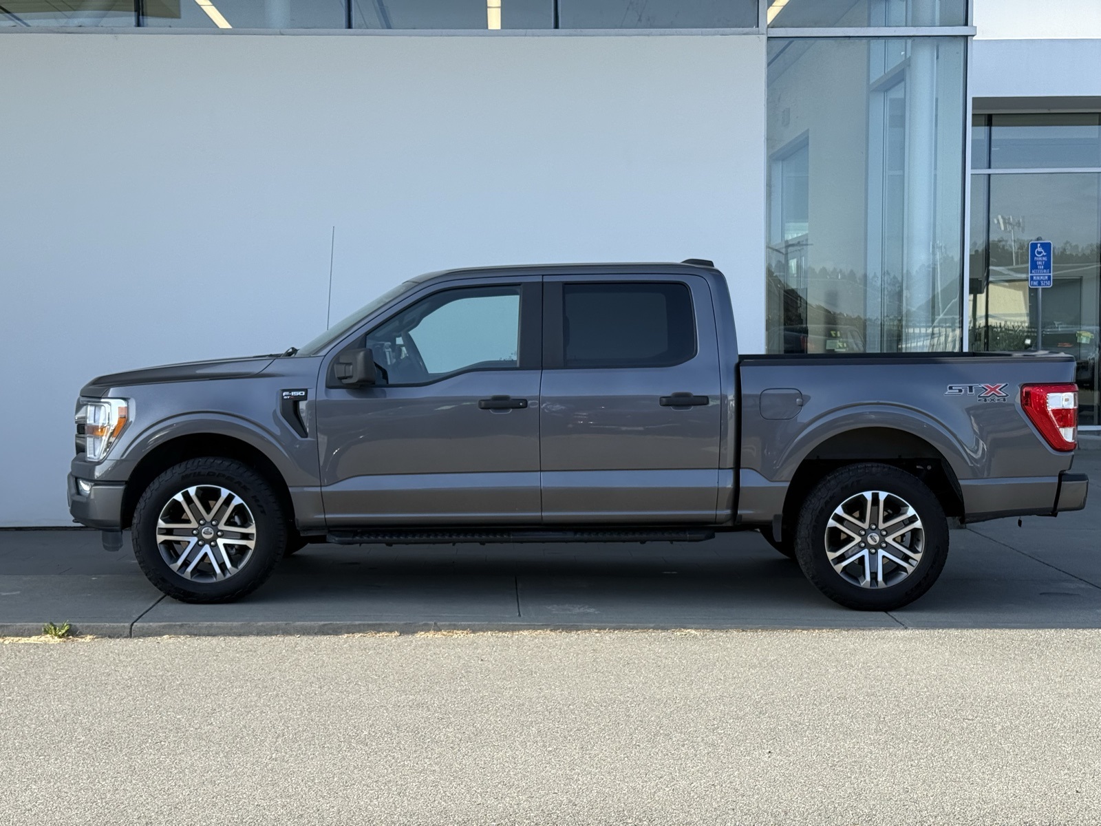 2021 Ford F-150 XL photo 4