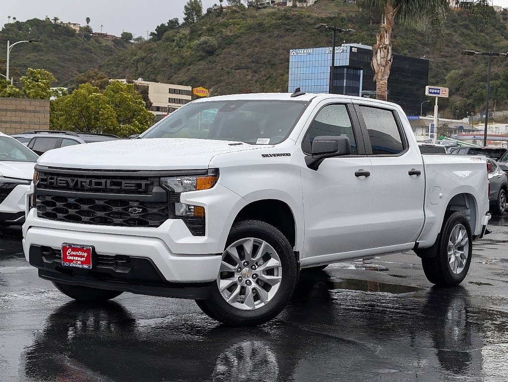 2025 Chevrolet Silverado Custom photo 2