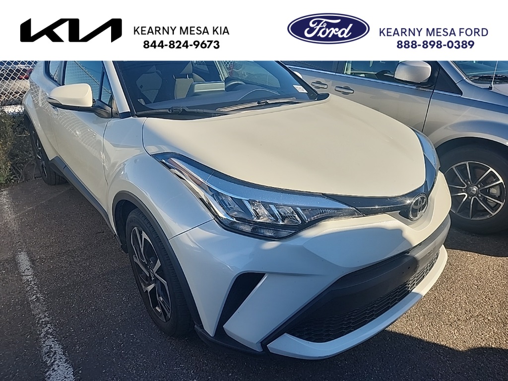 2020 Toyota C-HR XLE's photo