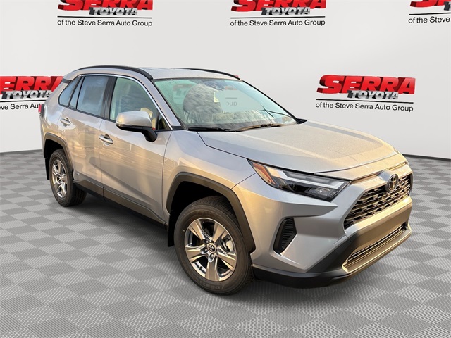 2025 Toyota RAV4 LE's photo