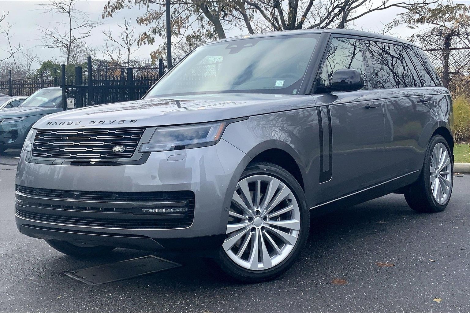 2025 Land Rover Range Rover SE's photo