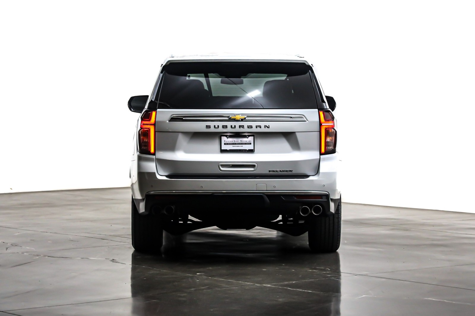 2023 Chevrolet Suburban Premier photo 3
