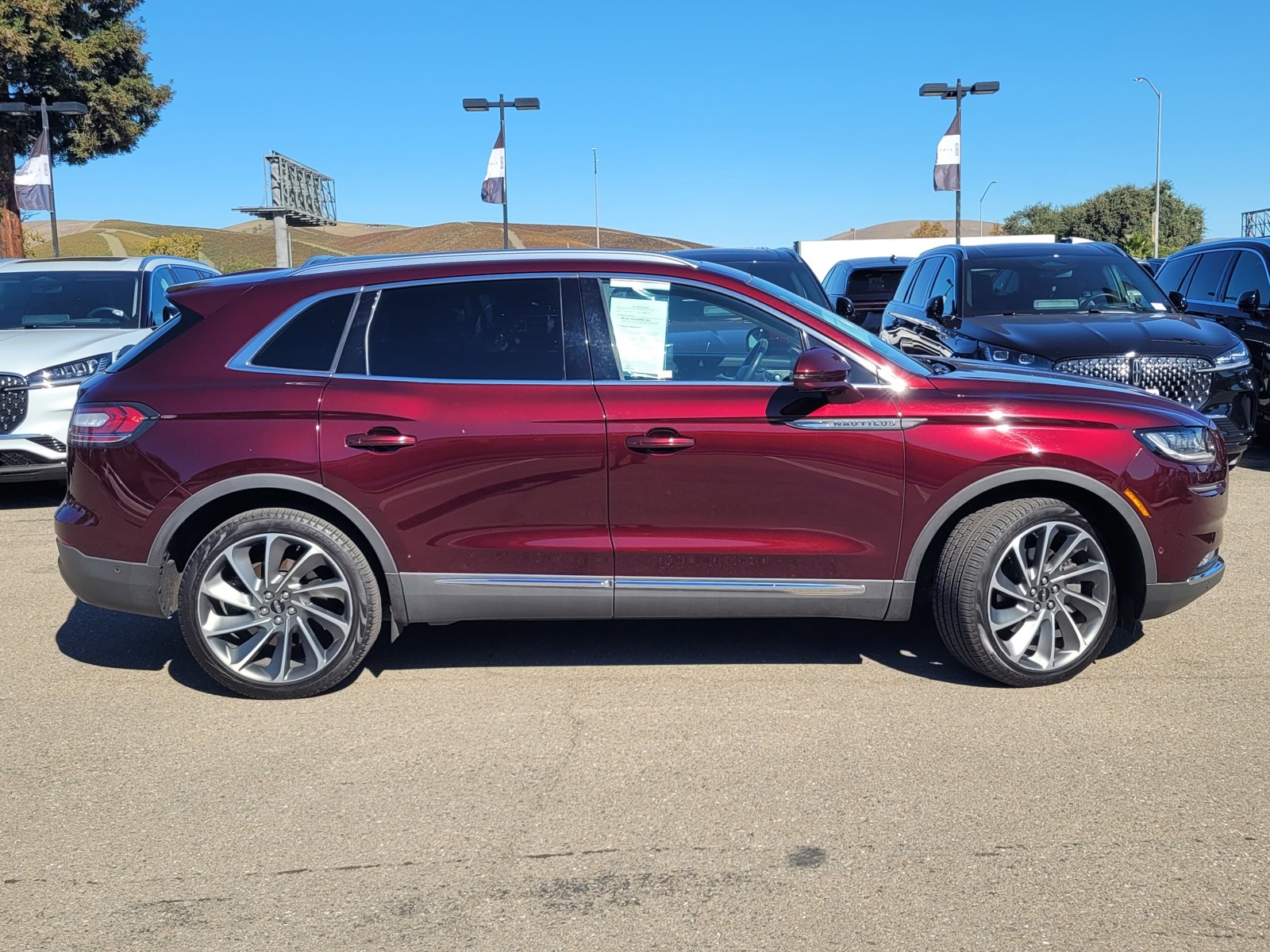 2023 Lincoln Nautilus Reserve photo 3