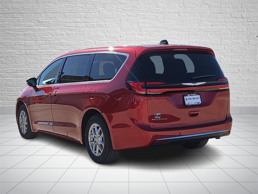 2026 Chrysler Pacifica photo 3