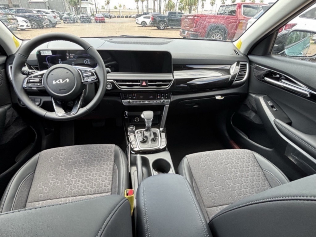 2026 Kia Seltos S photo 8