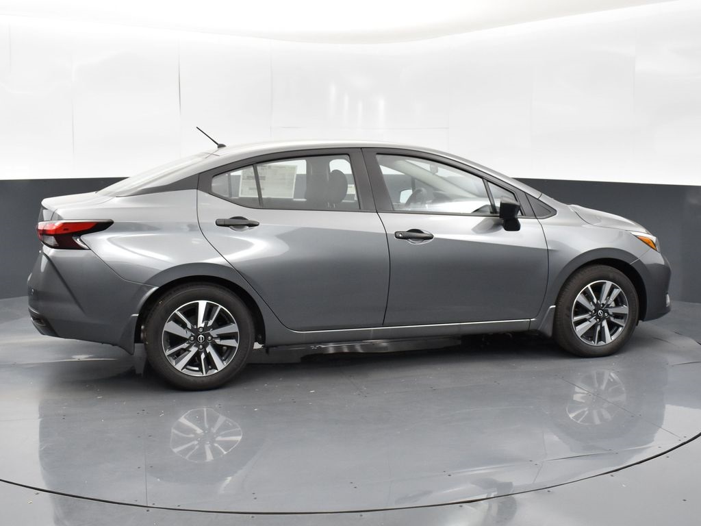 2025 Nissan Versa 1.6 S photo 8