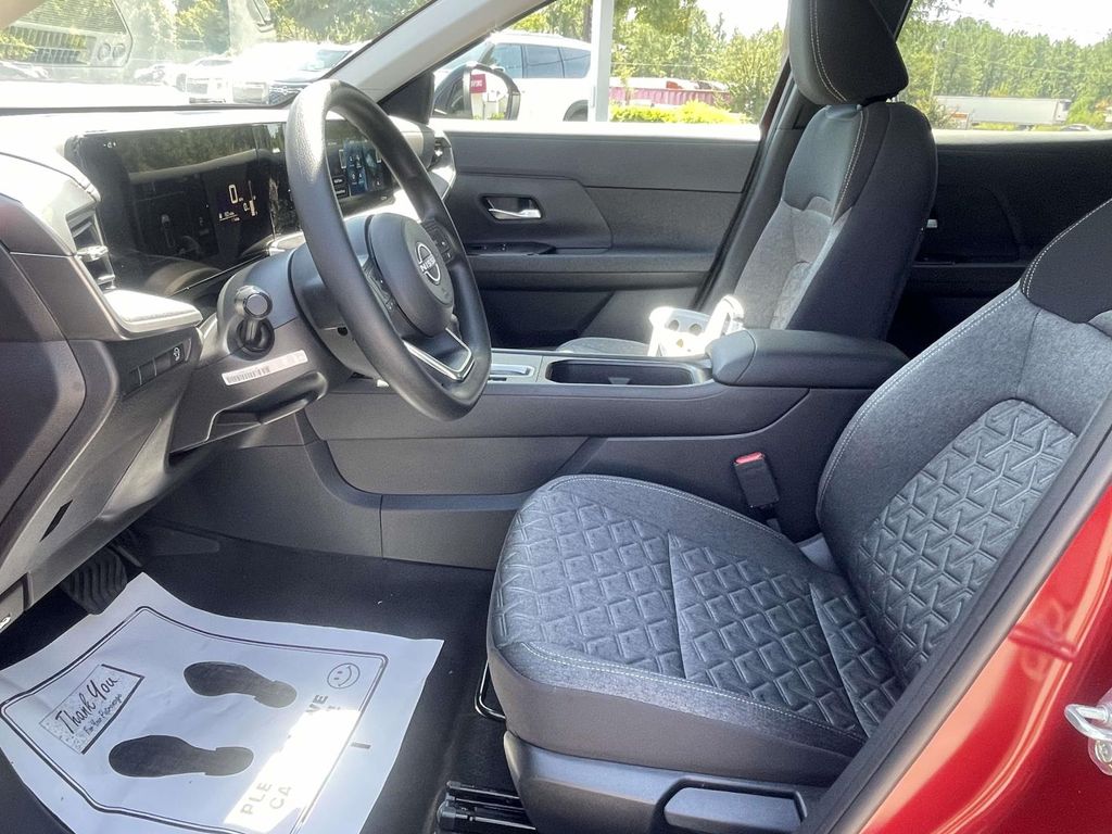 2026 Nissan Kicks SV photo 12