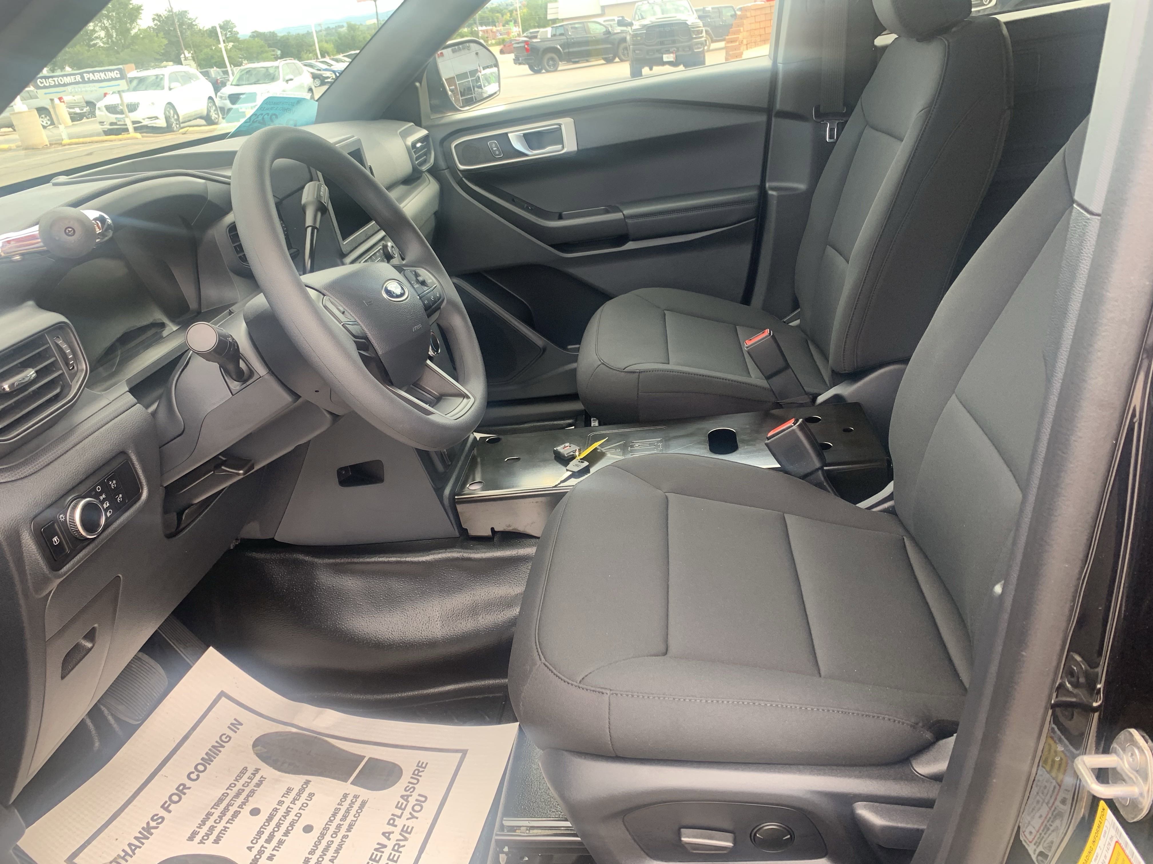 2025 Ford Explorer photo 2