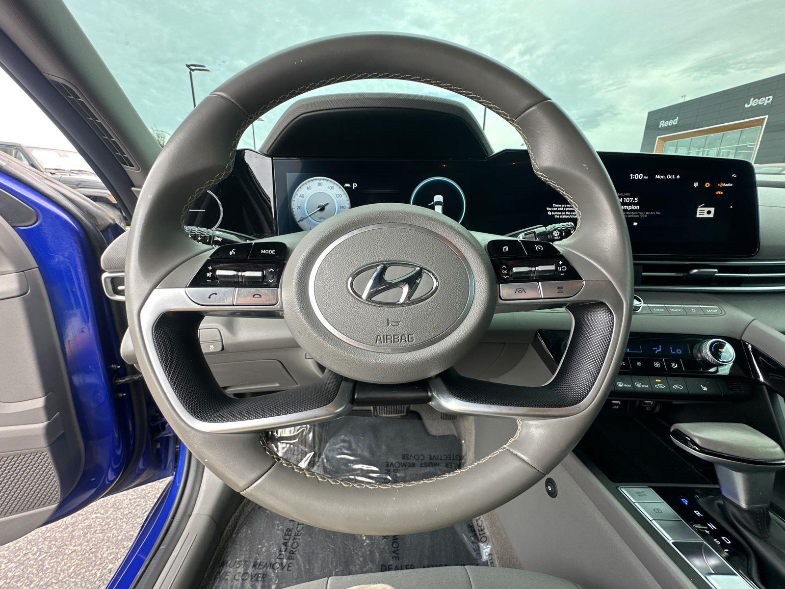 2023 Hyundai Elantra SEL photo 12