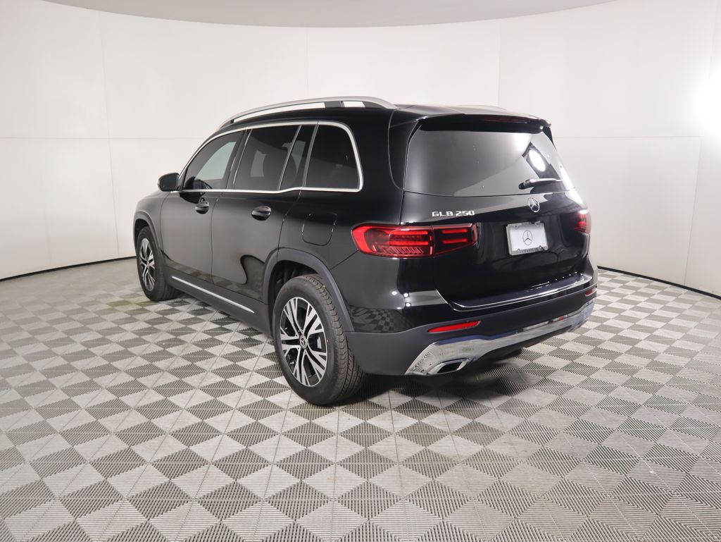 2026 Mercedes Benz GLB 250 photo 4