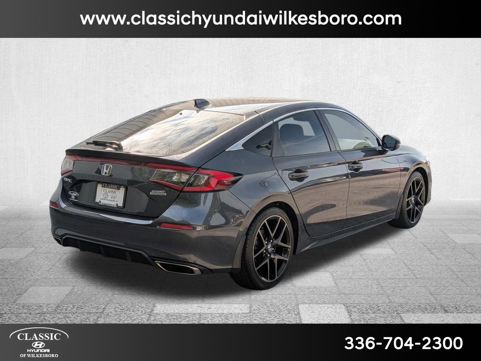 2022 Honda Civic Hatchback Sport Touring photo 4