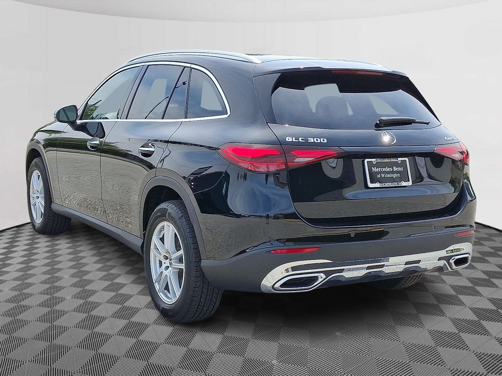 2025 Mercedes Benz GLC 300 4MATIC photo 4