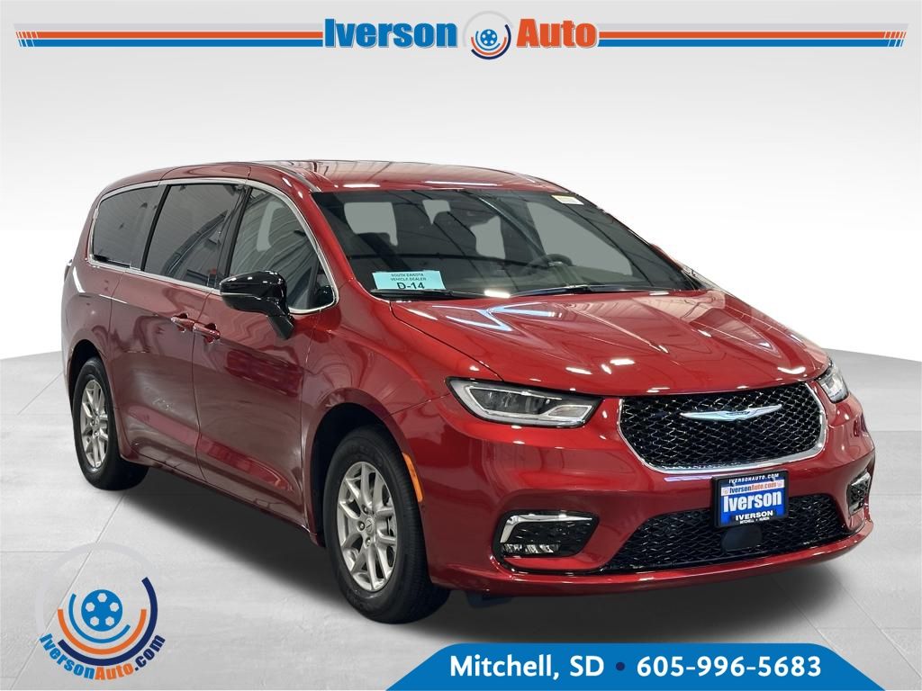 2026 Chrysler Pacifica Select's photo