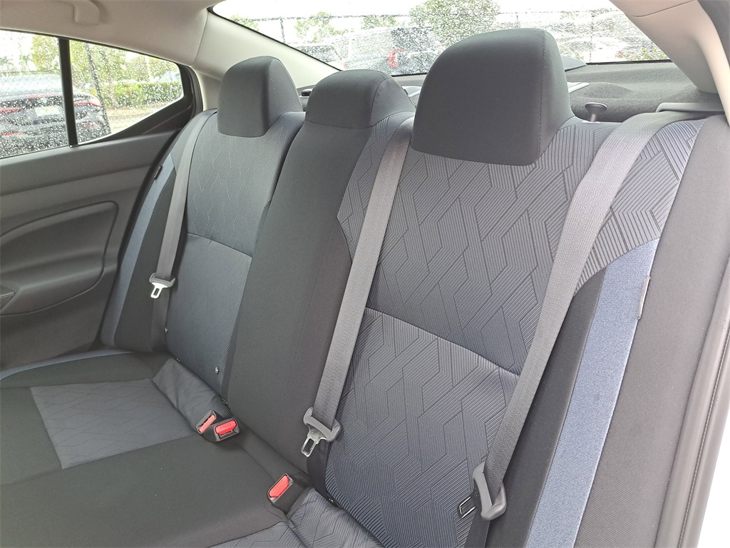 2025 Nissan Versa 1.6 SV photo 11