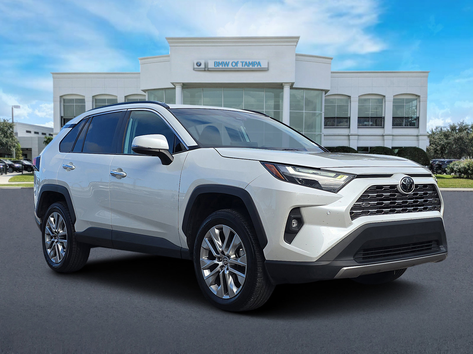 2023 Toyota RAV4 Limited's photo