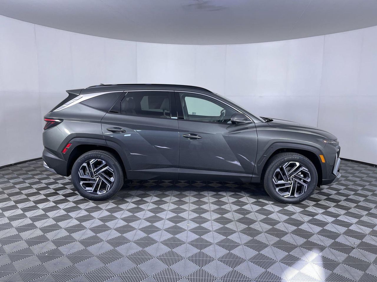 2025 Hyundai Tucson Limited photo 3