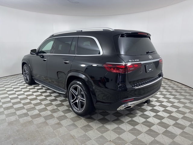 2026 Mercedes Benz GLS 450 4MATIC photo 2