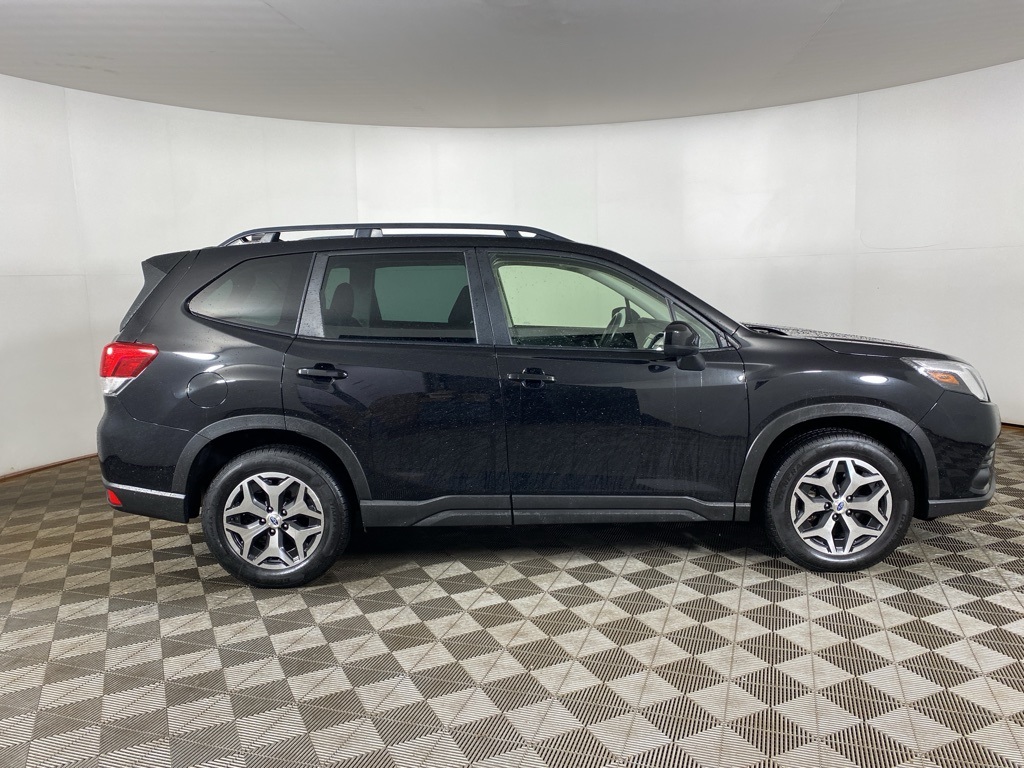 2023 Subaru Forester Premium photo 2