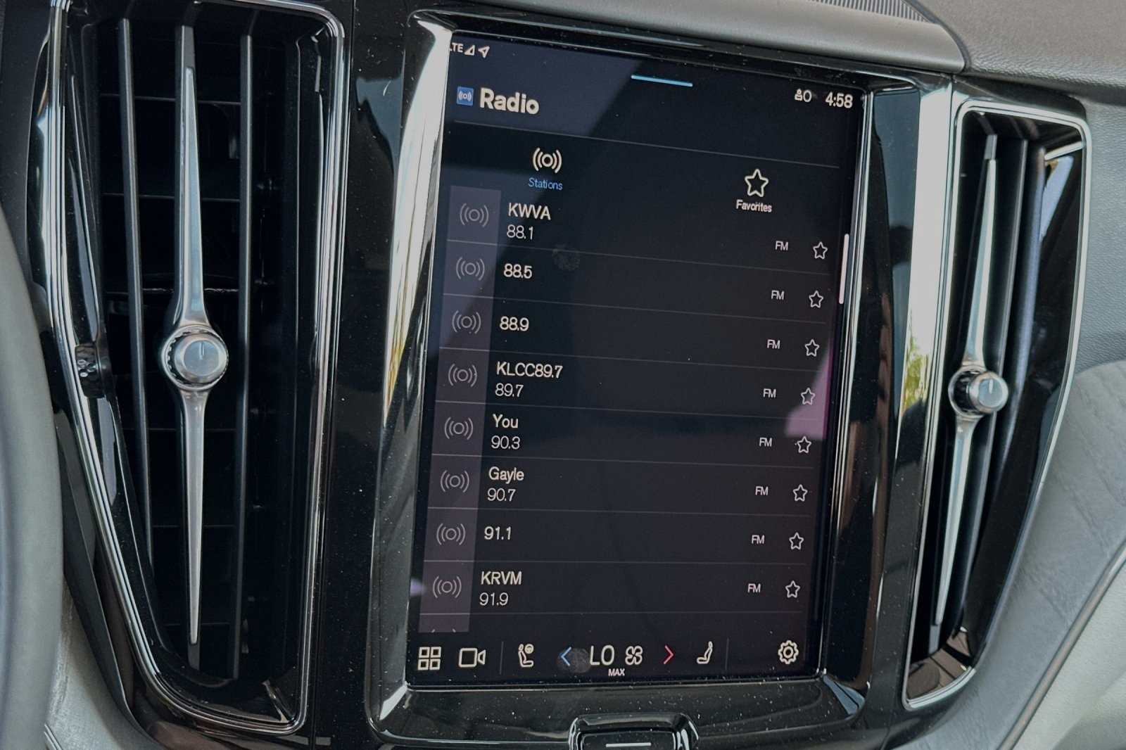 2025 Volvo XC60 Plus photo 14