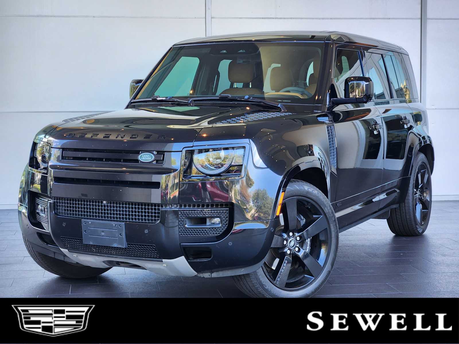 2023 Land Rover Defender V8's photo