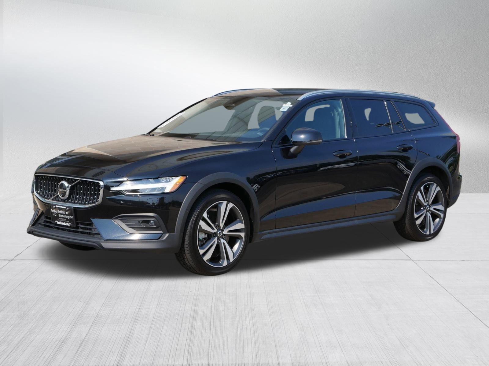 2024 Volvo V60 Cross Country Plus photo 3