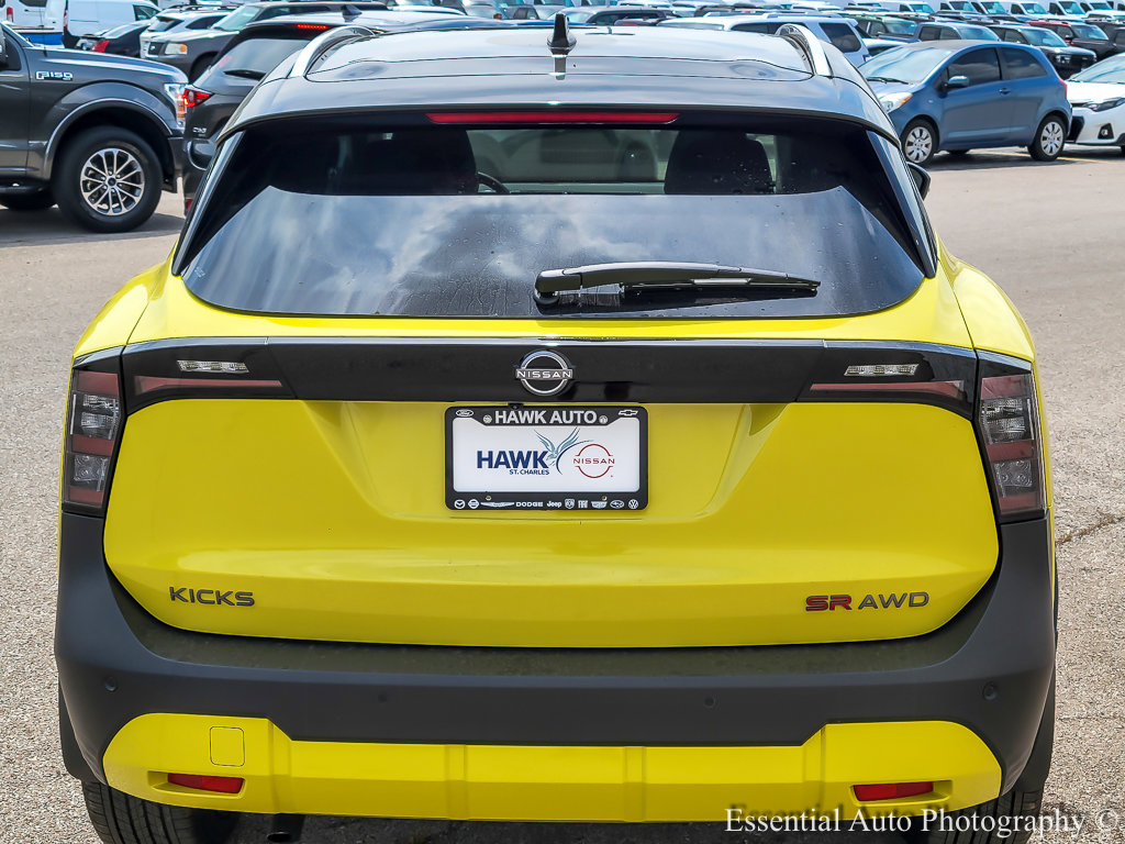 2025 Nissan Kicks SR photo 4