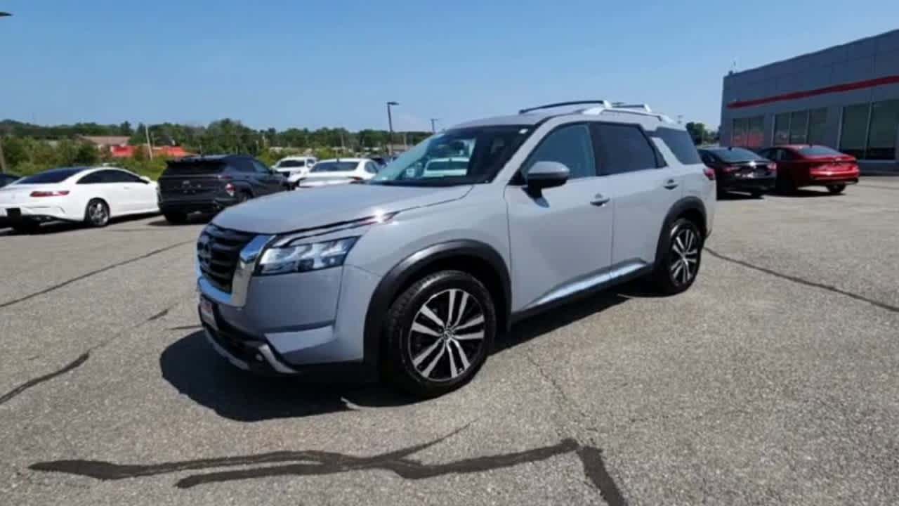 2023 Nissan Pathfinder Platinum photo 4