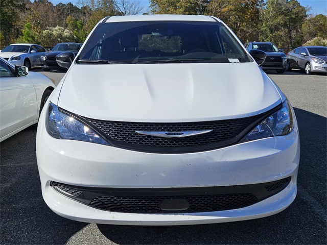 2025 Chrysler Voyager LX photo 2