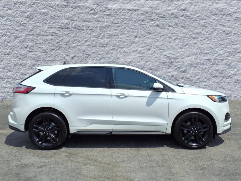 2022 Ford Edge ST photo 2
