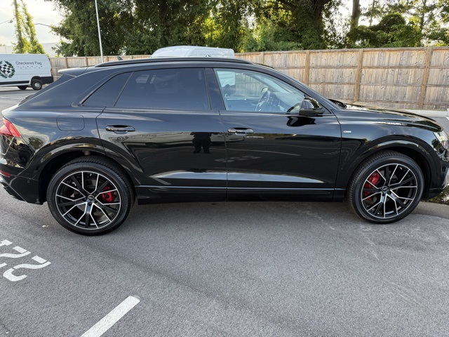 2023 Audi Q8 55 Premium Plus photo 5