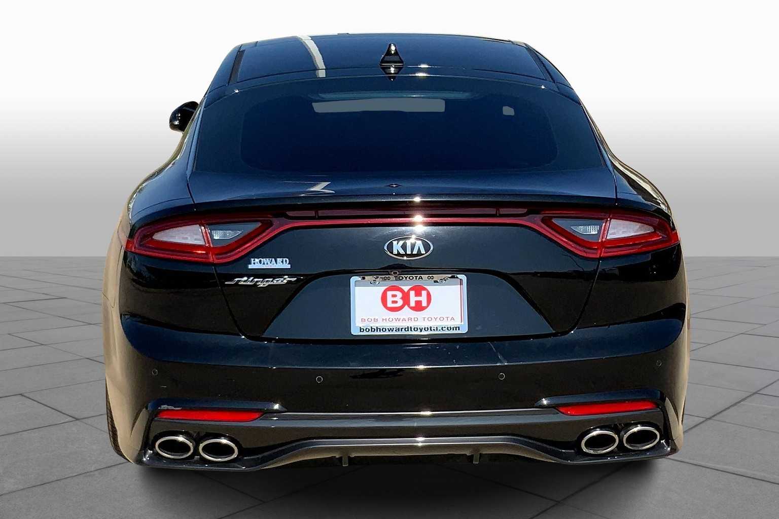 2018 Kia Stinger Premium photo 4